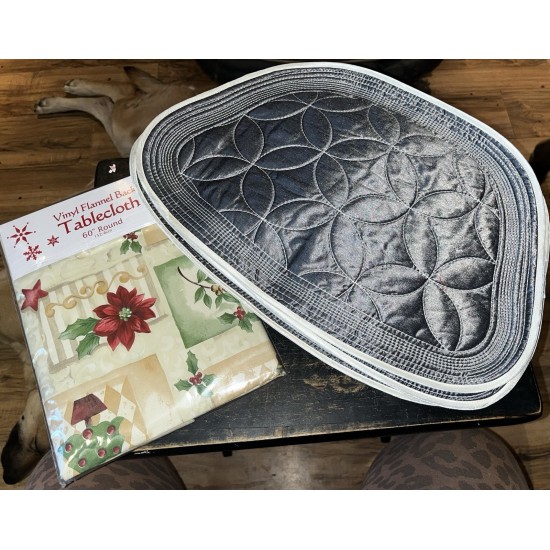 NIP Vinyl Flannel Back Poinsettia 60